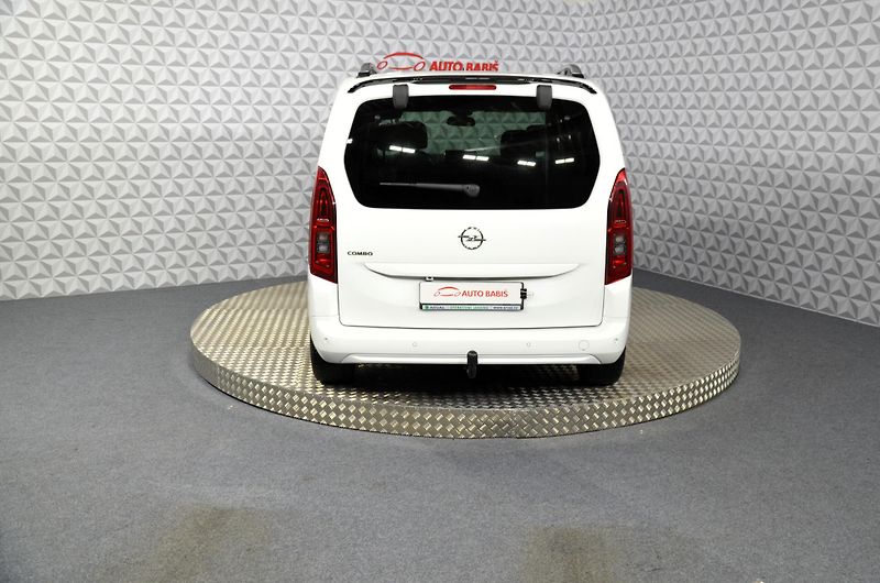 Opel Combo (2022) 1.5D 96 Elegance Plus 5d - fotka 7 z 21