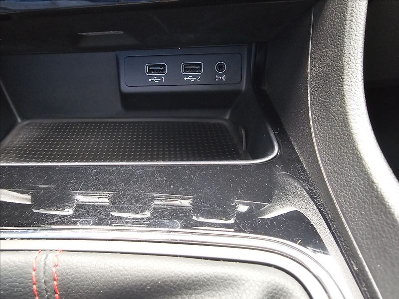 Seat Leon 1,4TSi 110KW FR led NAVI - fotka 27 z 44