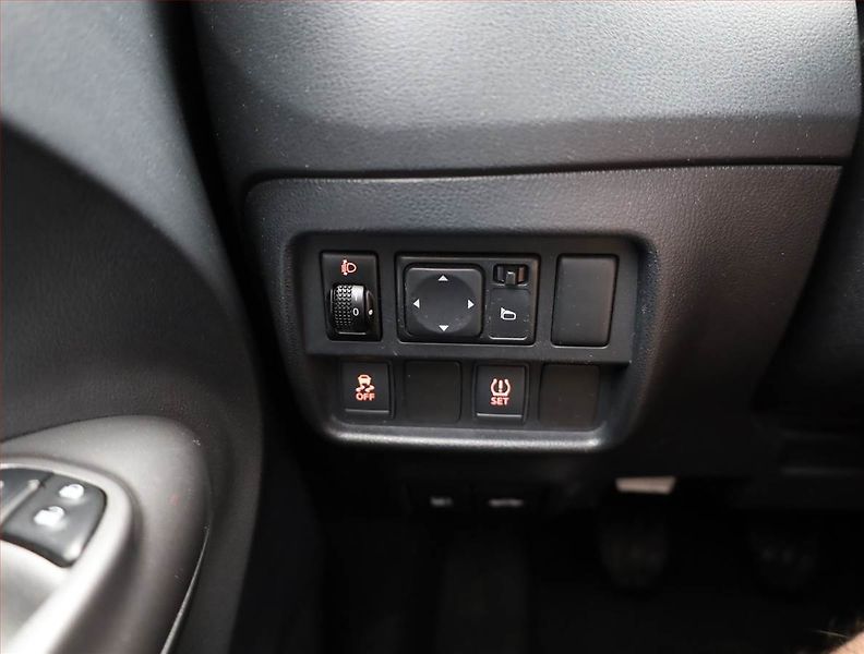 Nissan Juke (2015) 1.6 i, ČR,1.maj, Serv.kniha - fotka 11 z 12