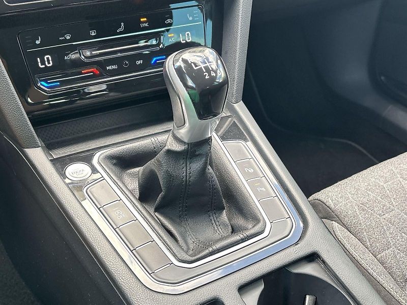 Volkswagen Passat (2023) Variant 1.5 TSI Business - fotka 13 z 26