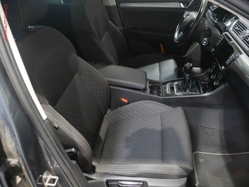 Škoda Superb (2016) 1.6 TDi, Navi, bixen - fotka 12 z 30