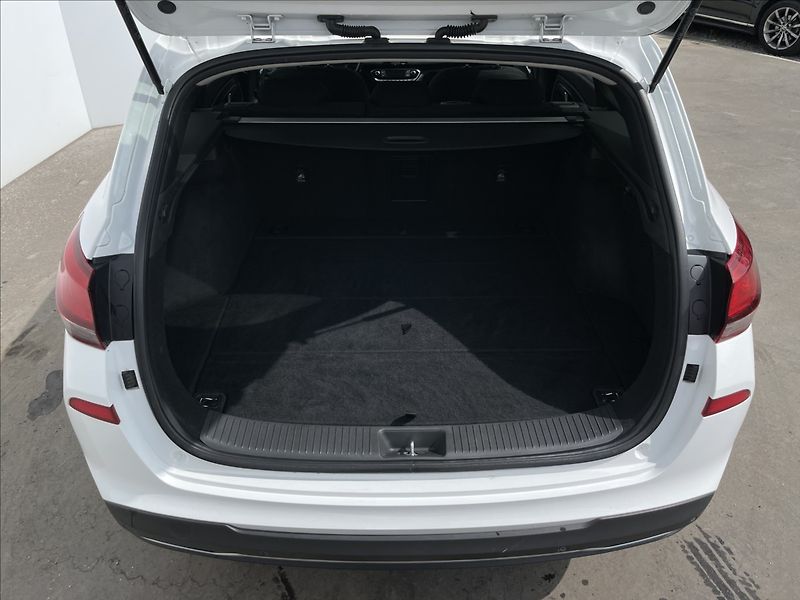 Hyundai i30 1,5 T-GDI Combi Smart PDC - fotka 23 z 23
