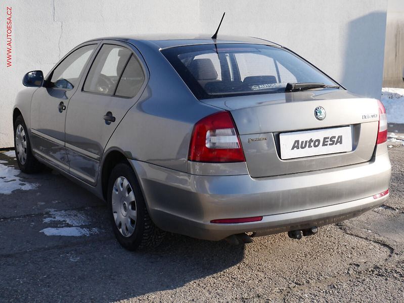 Škoda Octavia (2011) 1.9TDi, ČR, AC - fotka 4 z 17
