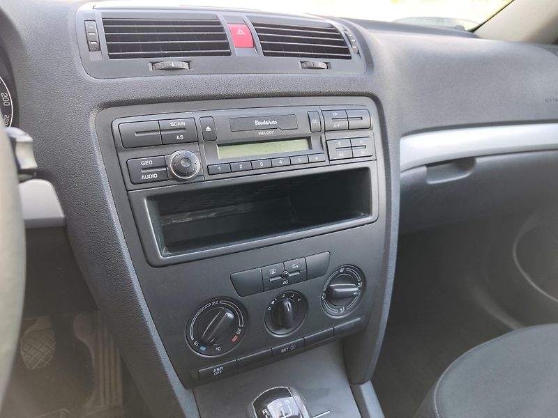 Škoda Octavia II,1.6MPi,SERVISNÍ KNIHA,ČR - fotka 13 z 23