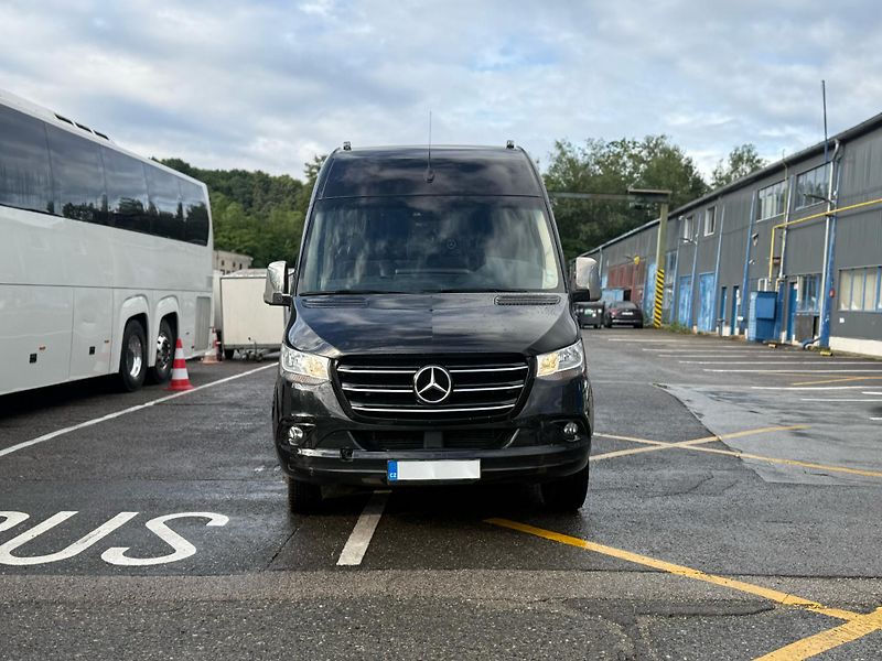 Mercedes-Benz (2019) 519CDI XXL / 3.0 V6 / 24+1   - fotka 3 z 16