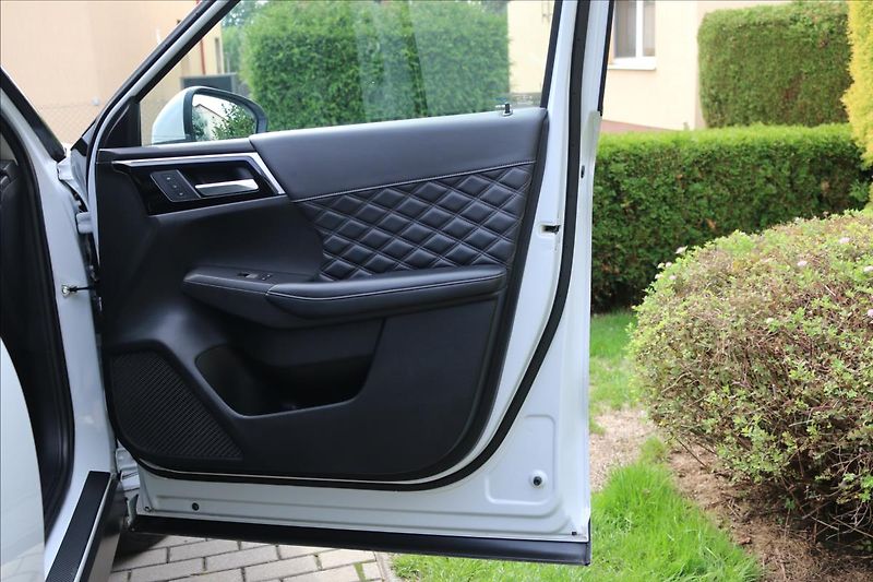 Mitsubishi Outlander 2,4 PHEV, 7míst, Tažné - fotka 34 z 56