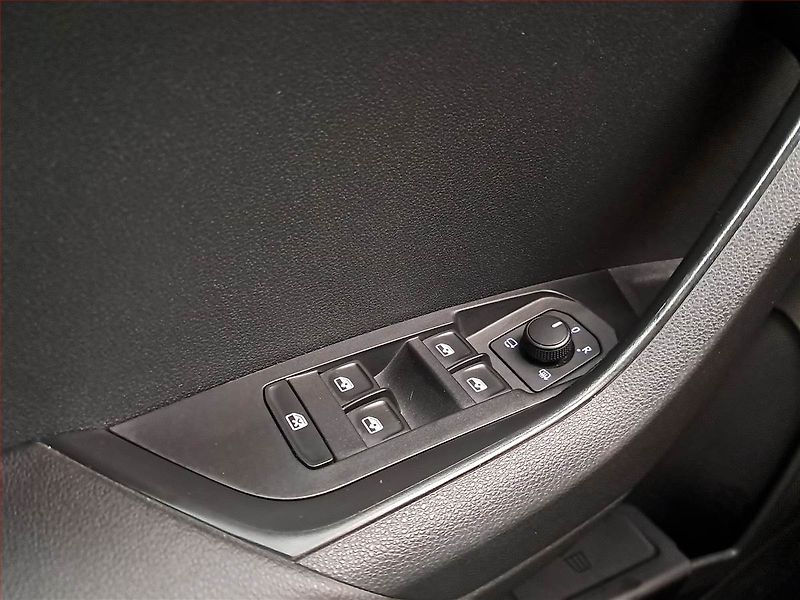 Škoda Karoq (2022) Sportline 1.5 TSI - fotka 17 z 18