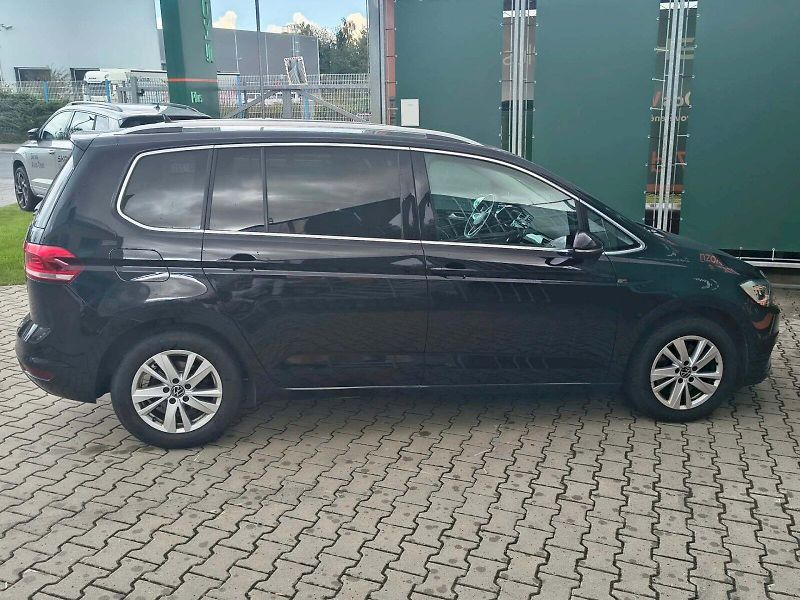 Volkswagen Touran (2023) HIGHLINE 2.0TDI 110KW DSG ZÁRU - fotka 14 z 23