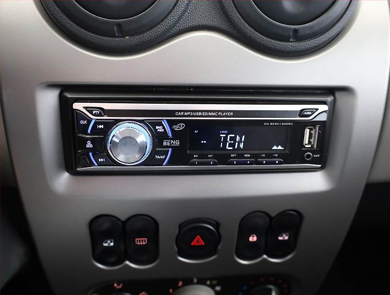 Dacia Sandero (2011) 1.2 16V, po STK, zamluveno - fotka 13 z 15