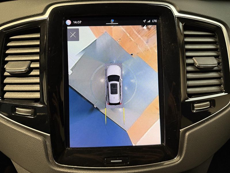 Volvo XC90 B5 AWD diesel Plus Dark Auto - fotka 8 z 17