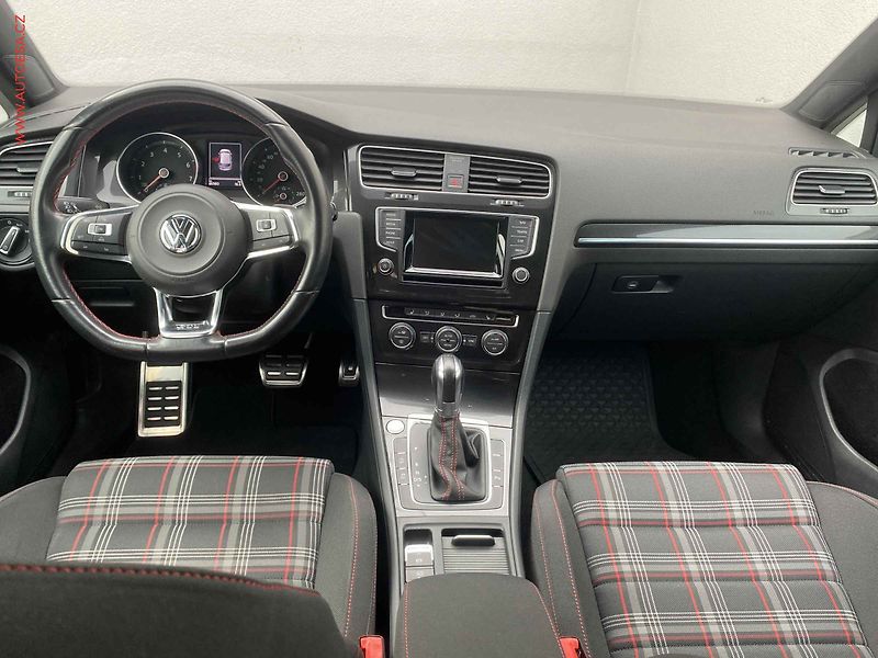 Volkswagen Golf (2015) 2.0 TFSi, GTi, DSG - fotka 8 z 18