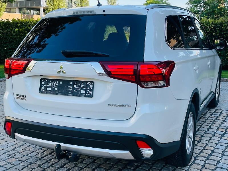 Mitsubishi Outlander 2.0i 1.MAJITEL SERVISKA TAŽNÉ - fotka 12 z 46
