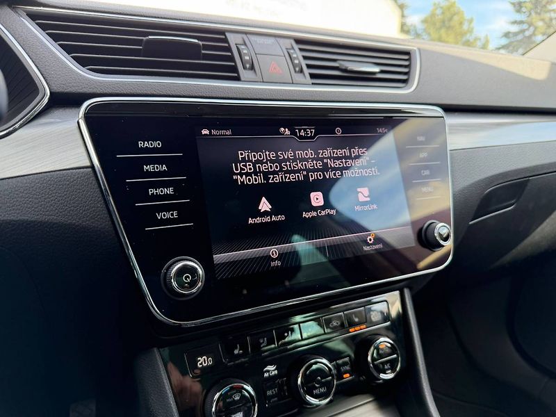 Škoda Superb combi Style Plus 2,0 TSI 140 k - fotka 26 z 32