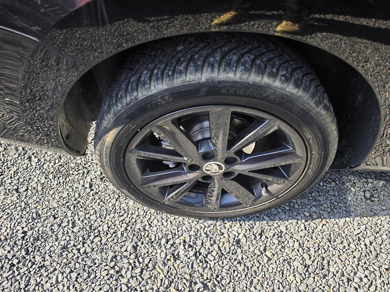 Škoda Fabia 1.2 TSI Vyhřev sedadel Led - fotka 21 z 23