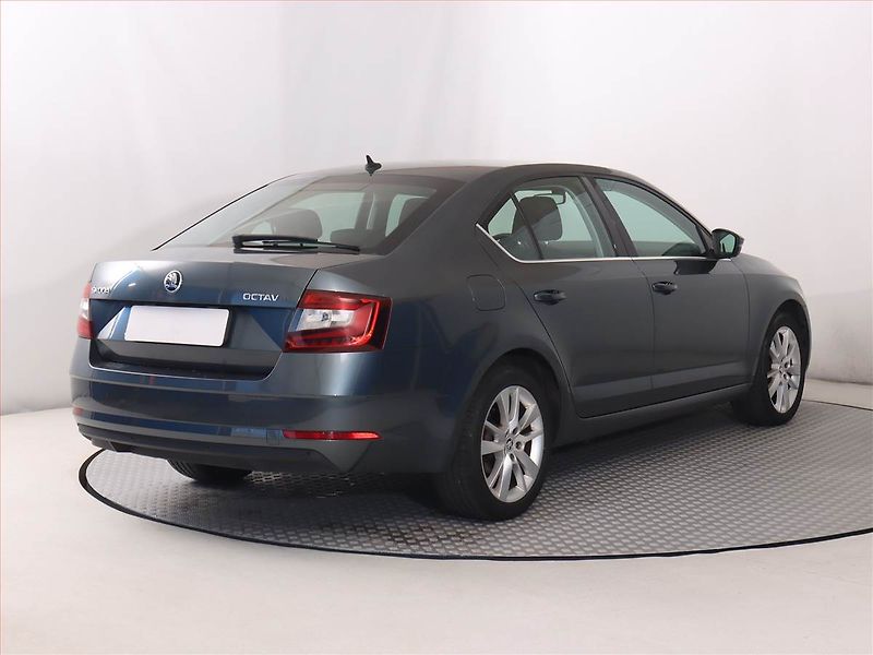 Škoda Octavia (2017) 2.0 TDI, Tempomat - fotka 5 z 18