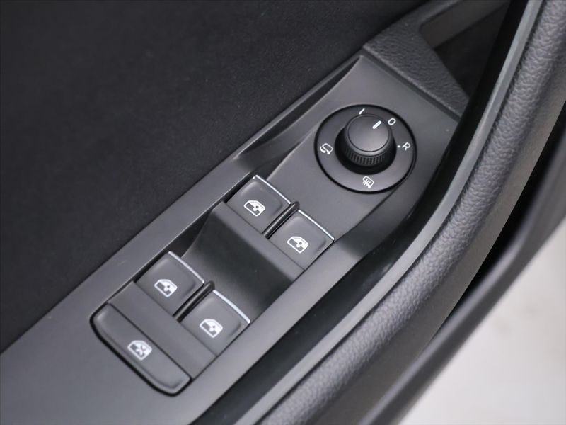 Škoda Superb 2.0 TSI 206kW DSG CZ L&K - fotka 16 z 37