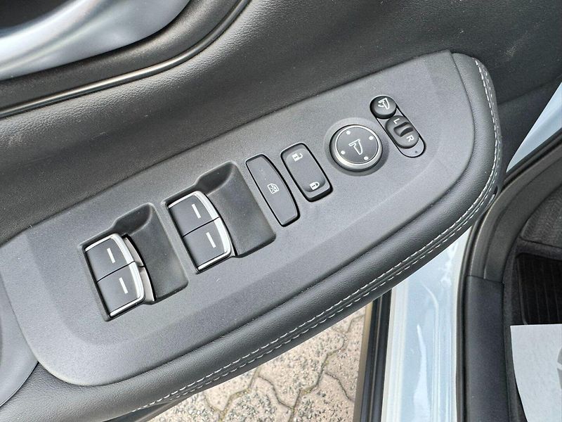 Honda ZR-V (2026) 2.0eHEV 135kW ELEGANCE MR2027 - fotka 5 z 11
