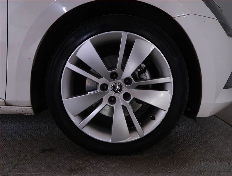 Škoda Superb (2016) Style 2.0 TDI, Navi, Xenony - fotka 15 z 21