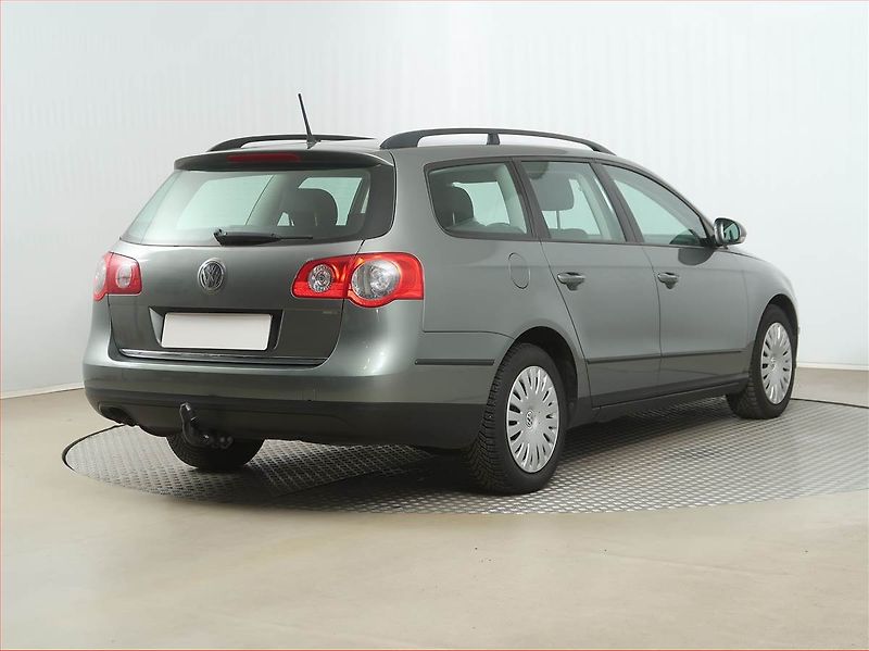 Volkswagen Passat (2009) 2.0 TDI, Tempomat - fotka 5 z 15
