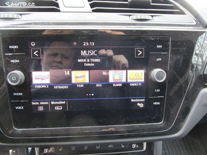 Volkswagen Touran 1,2TSI-81KW-NOVÁ STK+OLEJ - fotka 23 z 31