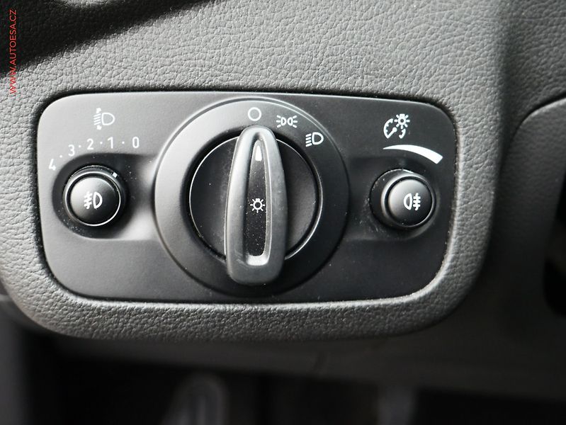 Ford C-MAX (2016) 1.0 EB, ČR, AC, výhřev sed - fotka 16 z 18