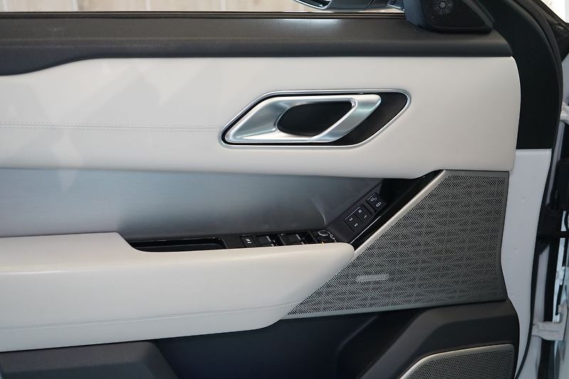 Land Rover Range Rover Velar R-Dynamic HSE, Masáž, Vzduch - fotka 23 z 46