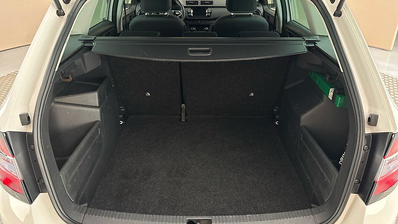 Škoda Fabia 1.0 TSI Ambition Combi - fotka 17 z 24