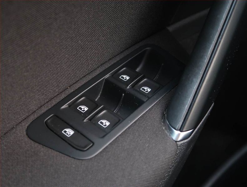 Volkswagen Golf (2016) Comfortline 2.0 TDI, Navi - fotka 16 z 19