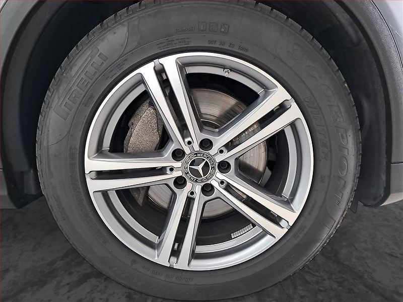 Mercedes-Benz GLC (2016) 220 d 4MATIC - fotka 15 z 23