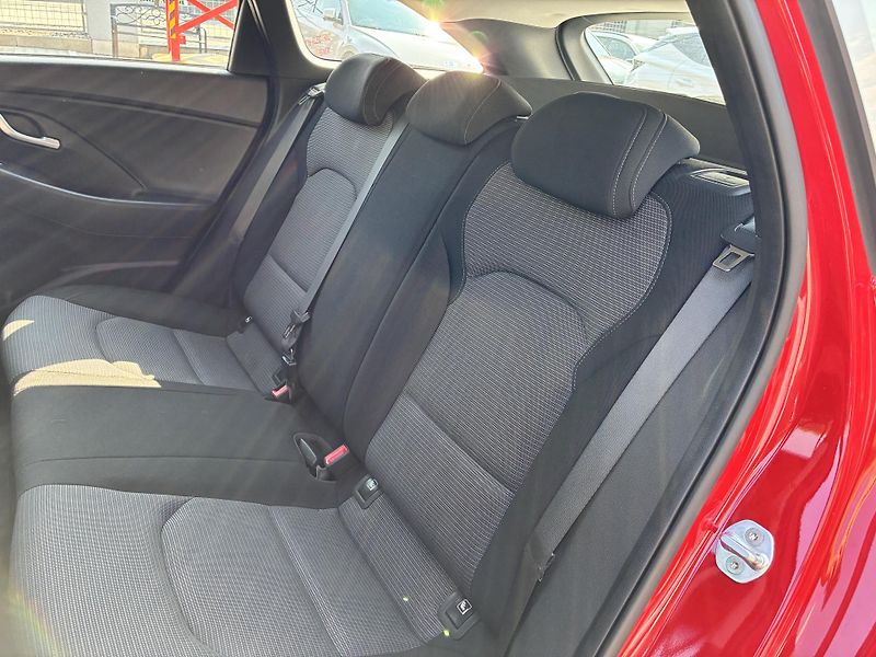 Hyundai i30 WG 1.0T-GDi 88kW REZERVACE - fotka 13 z 29