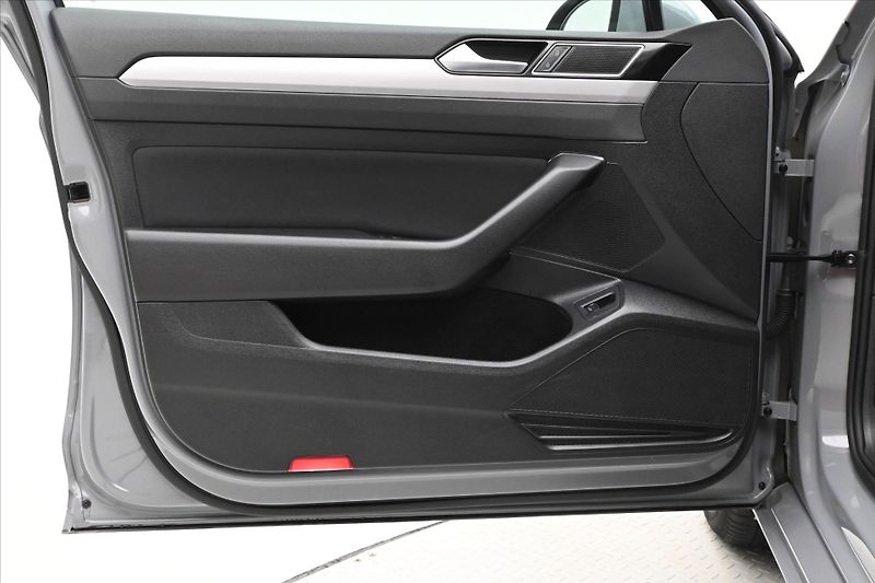 Volkswagen Passat 2,0 TDI 110 kW DSG Business Zá - fotka 25 z 31