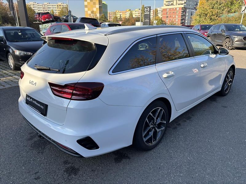 Kia Ceed 1,5 TGDi AT TOP ZÁRUKA TAŽNÉ - fotka 5 z 51