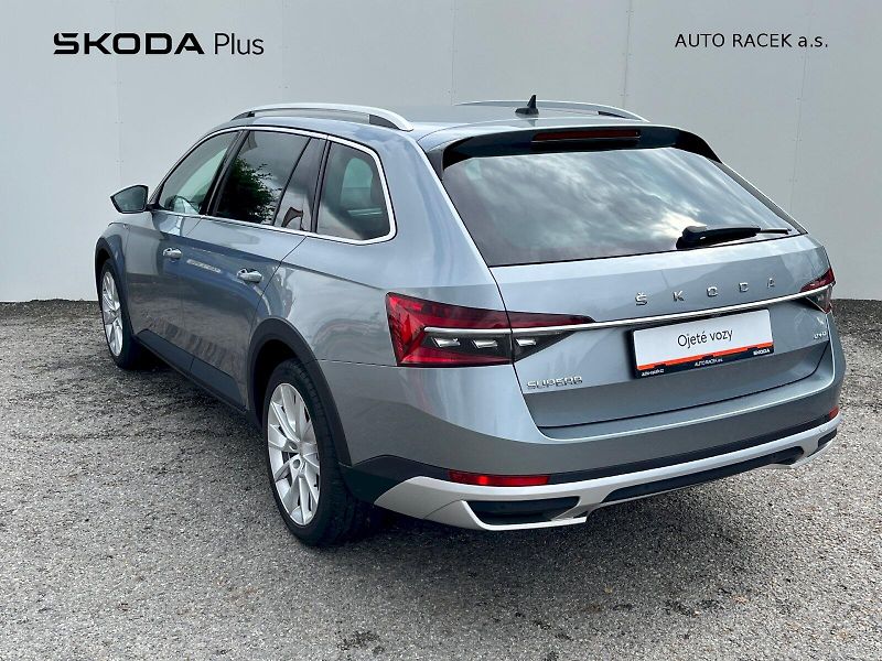Škoda Superb (2019) 2.0 TDI 140kW Scout Combi 4x4 - fotka 2 z 29