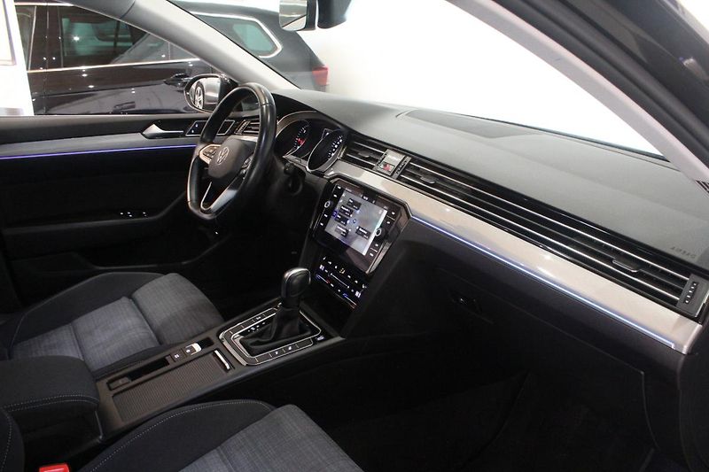 Volkswagen Passat (2020) 2.0TDI DSG Facelift Matrix  - fotka 20 z 34