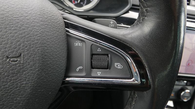 Škoda Superb Combi 2.0 TDI DSG L&K, Panoram - fotka 13 z 29