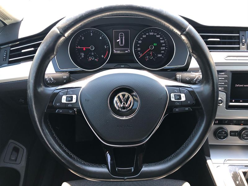 Volkswagen Passat Variant 2,0 TDI DSG - fotka 17 z 28