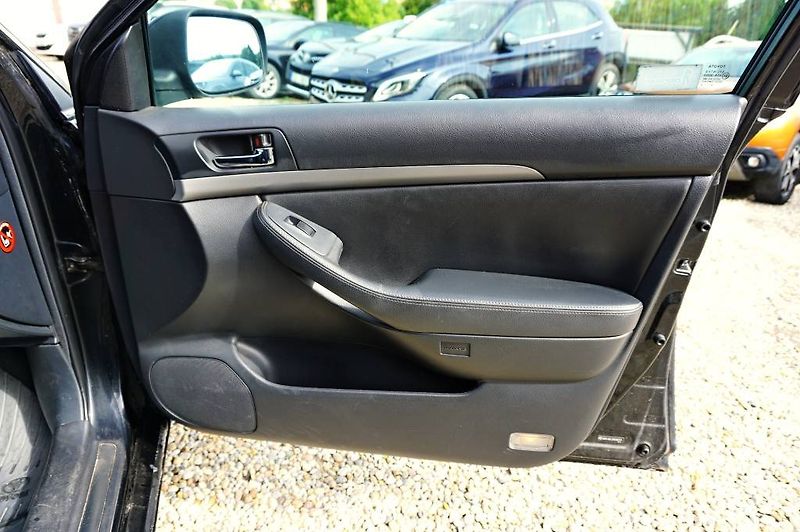 Toyota Avensis (2007) 2,4 16V 120 kW - fotka 14 z 29