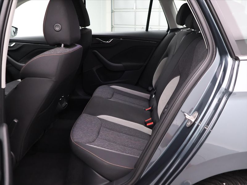 Škoda Kamiq 1,5 TSI 110kW Style DSG CZ 1.m - fotka 13 z 28