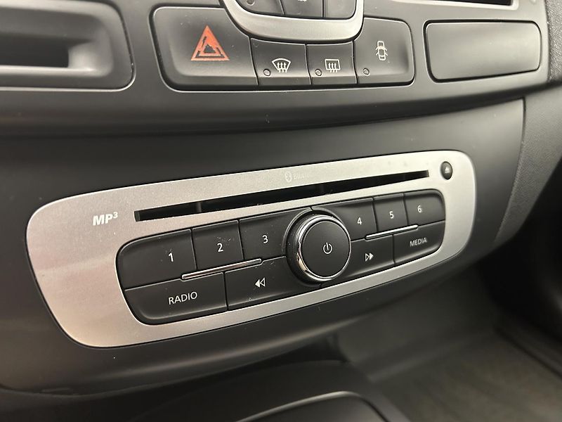 Renault Laguna 2.0 dCi Dynamic - fotka 12 z 22