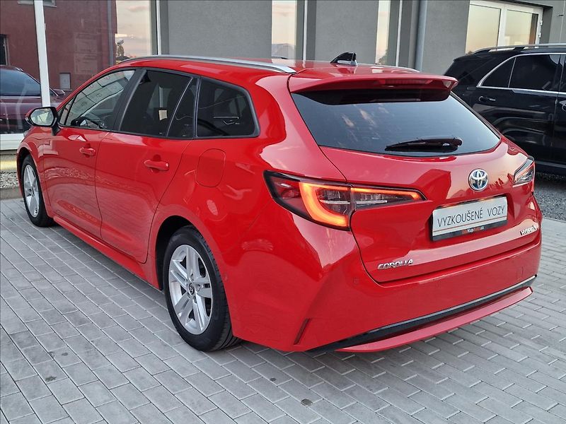 Toyota Corolla 1.8 Hybrid Comfort, ČR,1.Maj. - fotka 8 z 46