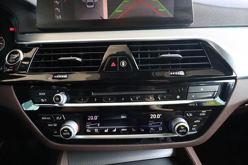 BMW Řada 5 530d xDrive Limousine - fotka 11 z 30