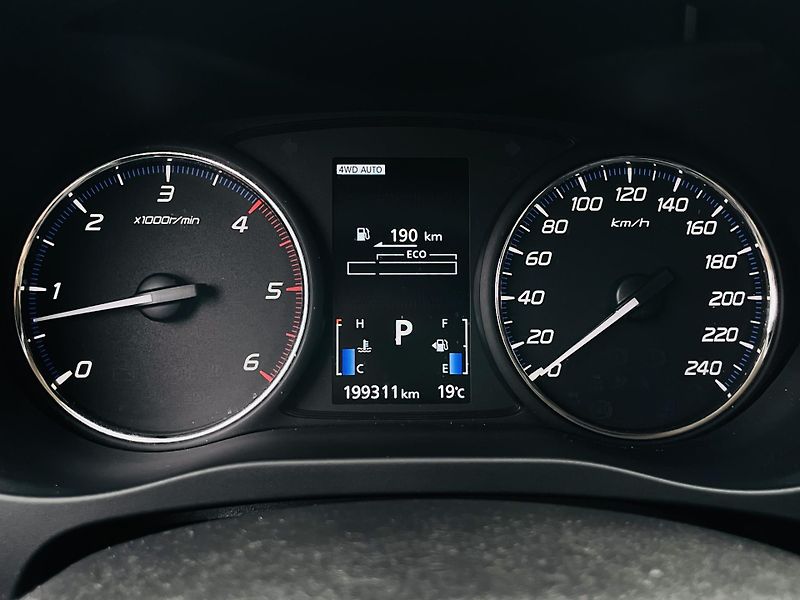 Mitsubishi Outlander 2.2D 4x4 1MAJ TAŽNÉ SERVISKA  - fotka 40 z 42