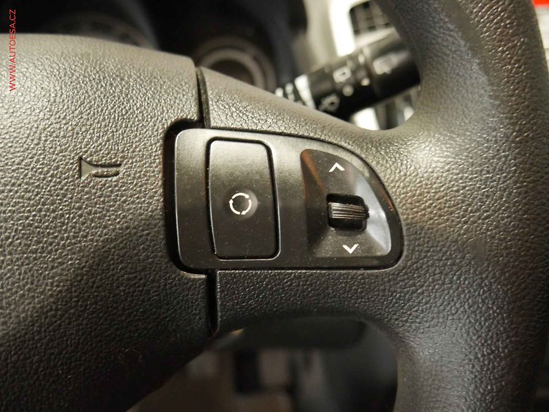 Kia Ceed (2010) 1.6 CRDI, 2.maj,ČR, AC, temp. - fotka 13 z 18