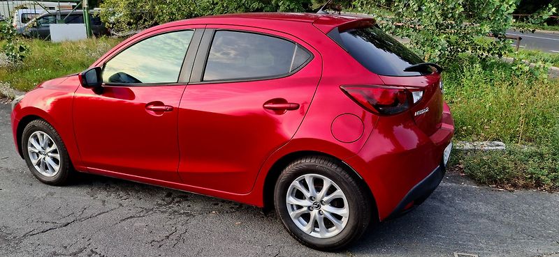 Mazda 2 1.5 66 KW výbava - fotka 18 z 41
