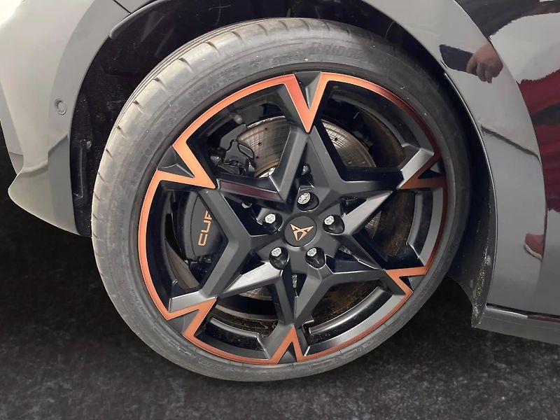 Cupra Leon VZ 245kW Immersive Matrix Taž - fotka 7 z 16