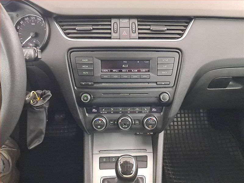 Škoda Octavia (2013) 1.2 TSI, po STK, jezdí výborně - fotka 12 z 16