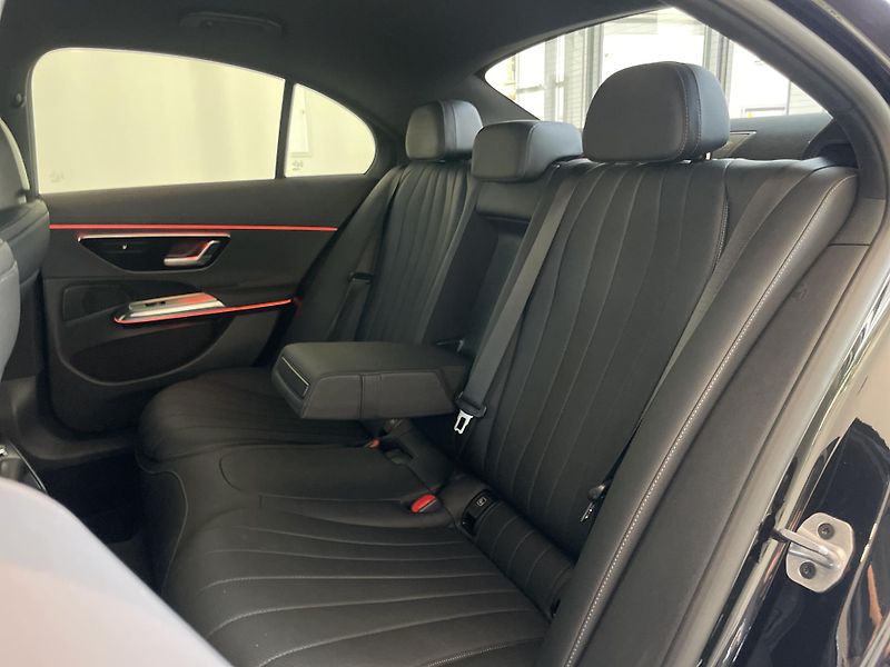 Mercedes-Benz Třídy E E 220d 4Matic AMG - fotka 19 z 41