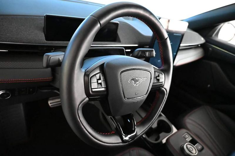 Ford Mustang Mach-E (2022) AWD Matrix LED iACC PREMIUM BO - fotka 13 z 41