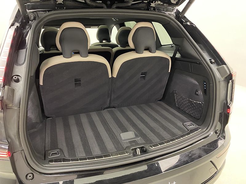 Volvo EX90 PURE ELECTRIC TWIN PLUS 7míst - fotka 32 z 60