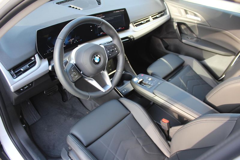 BMW X1 sDrive18i - fotka 8 z 15